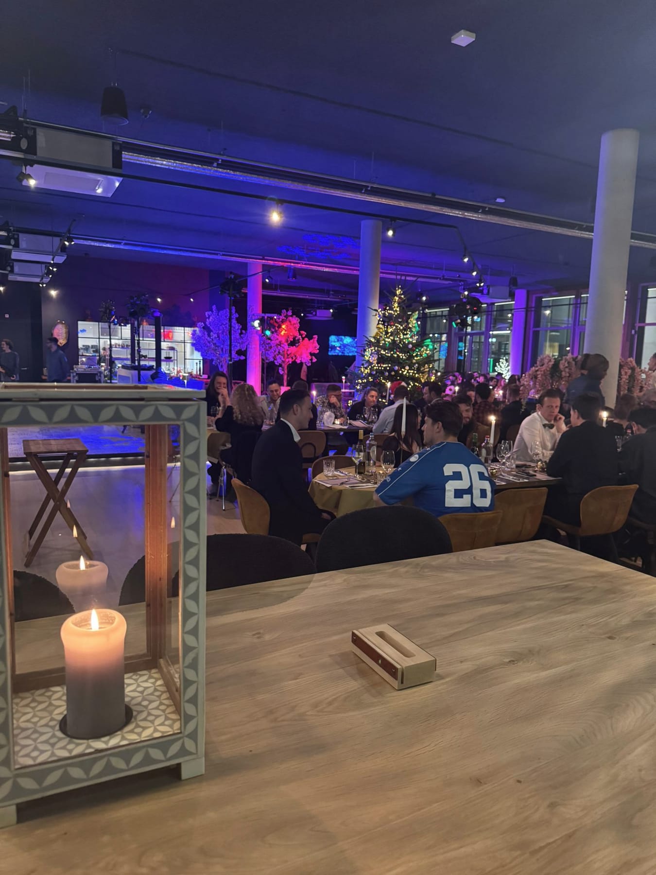 Diner bij kaarslicht in The Scene tijdens de avond